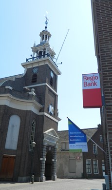 Kantoor tegenover de kerk